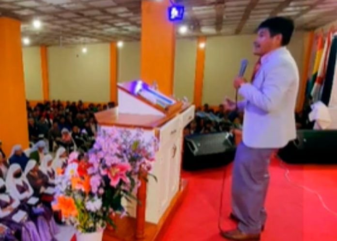 Un pastor de Bolivia aseguró que los ‘tiktokers’ se van derechito al infierno