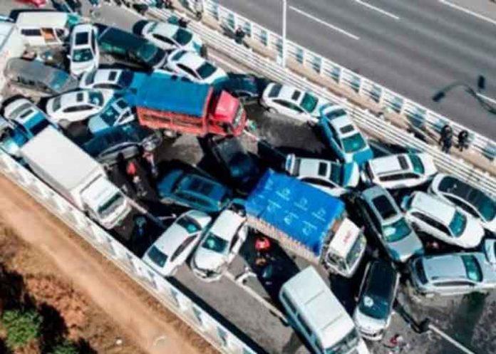 Violento accidente en China deja 17 muertos