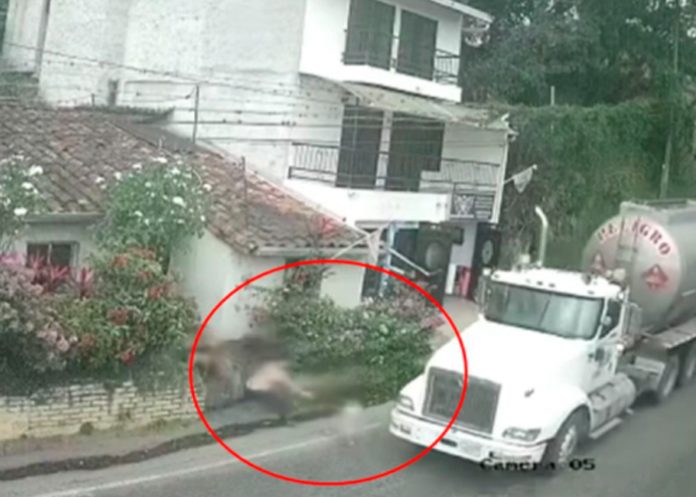 ¡Impactante video! Cabezal atropella un niño de dos años en Colombia