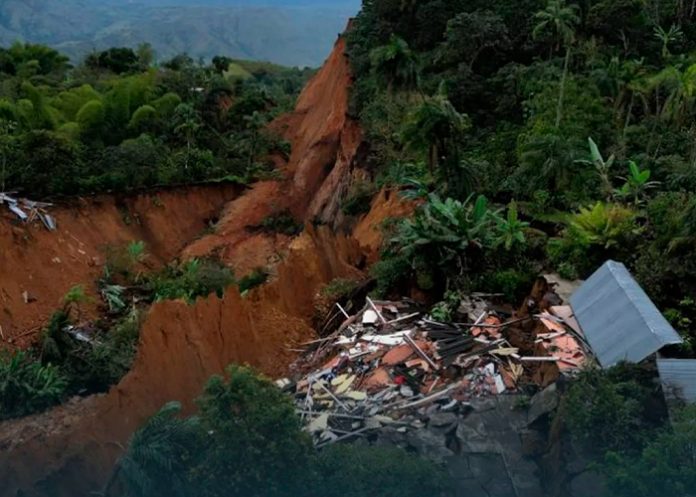 Más de 160 familias incomunicadas tras varios aludes de tierra en Colombia