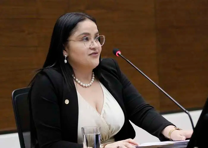 Señalan a ministra de Salud de Costa Rica de pagar trol para atacar periodistas