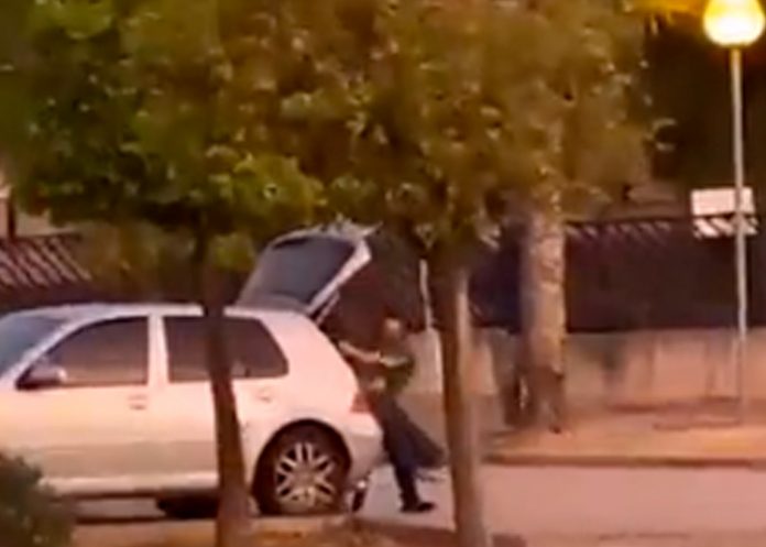 ¡Impactante video! A plena luz del día secuestran a una mujer en España