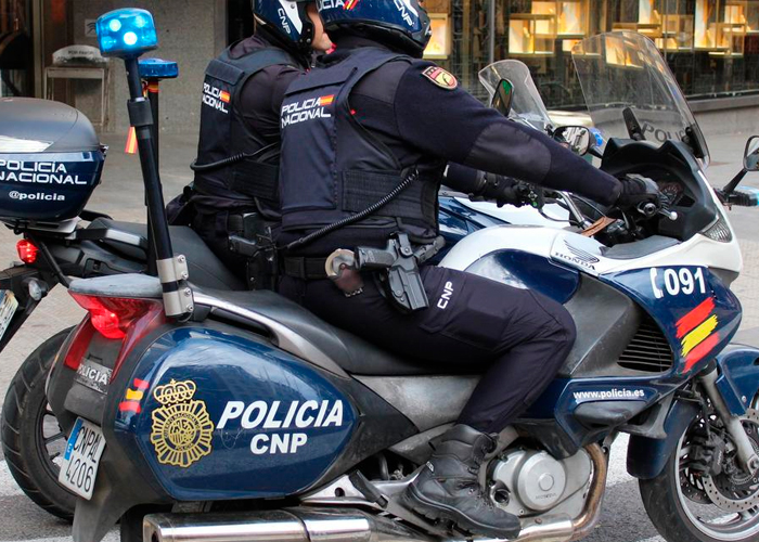 ¿Se pasó de "sabroso"? Sancionan a policía en España por filme xxx
