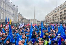 Miles salen a las calles de Francia a protestar contra Macron y su reforma