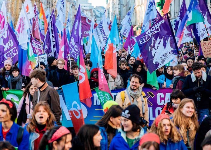 Huelga masiva en Francia contra la reforma de pensiones de Macron