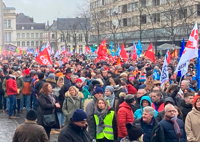 Miles salen a las calles de Francia a protestar contra Macron y su reforma