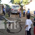 Foto: Bomberos de Managua rescatan a una mujer de un incendio / TN8