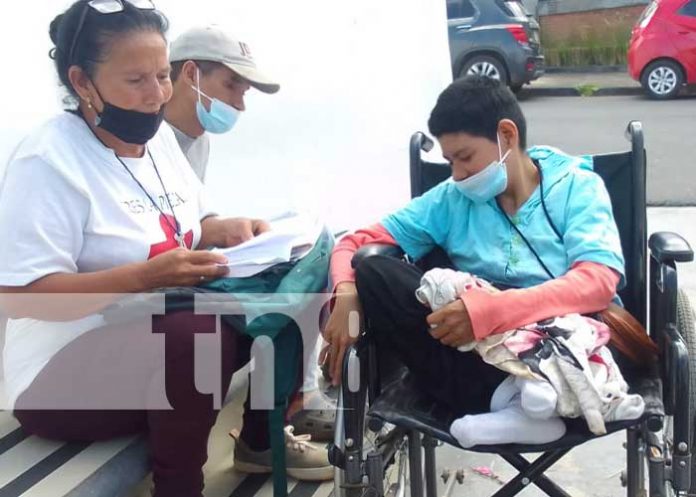 Foto: Mujer con dos hijos enfermos solicita ayuda a la población / TN8