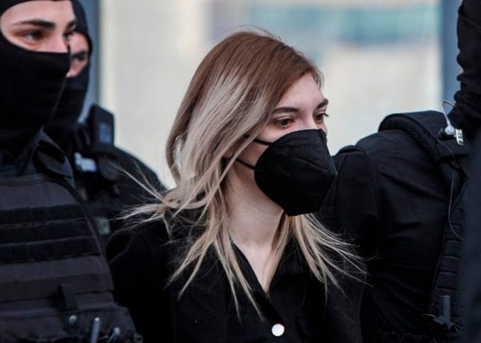 Prisión preventiva a mujer por envenenar a sus tres hijas en Grecia