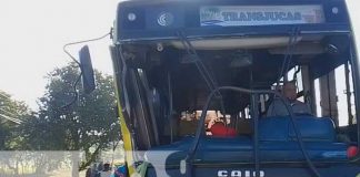 Foto: Choque entre dos buses en la Carretera Nandaime-Rivas / TN8