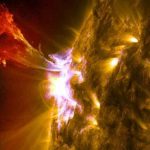 "Peligrosa" mancha solar expulsa una llamarada hacia la Tierra