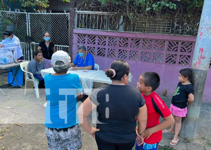 Foto: Consulta gratuita de salud en el sector de Acahualinca, Managua / TN8