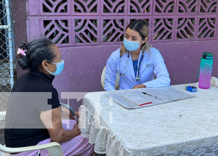 Foto: Consulta gratuita de salud en el sector de Acahualinca, Managua / TN8