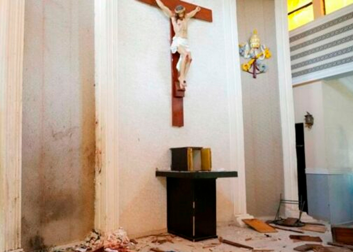 Queman vivo a un sacerdote católico y dejan herido de bala a otro en Nigeria