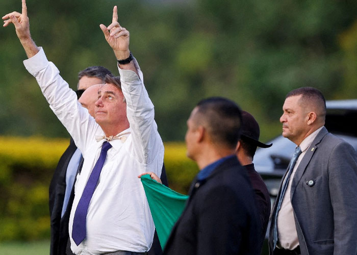 Investigan al expresidente Bolsonaro por actos golpistas en Brasil