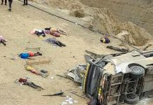 Al menos 25 muertos tras caer un autobús en un precipicio en Perú