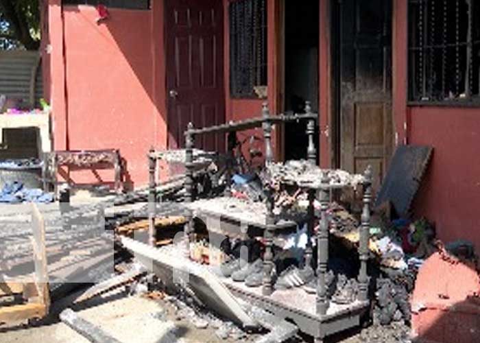 Foto: Fuerte incendio afecta vivienda en Villa Israel, Managua / TN8