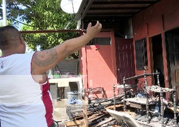 Foto: Fuerte incendio afecta vivienda en Villa Israel, Managua / TN8