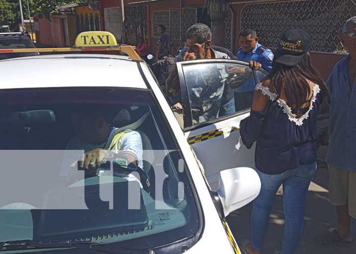 Foto: Taxi se estrella contra dos viviendas en Managua / TN8