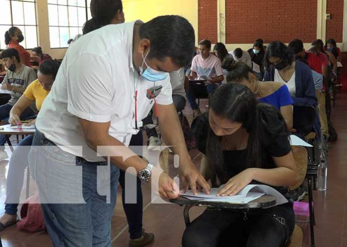 Foto: Examen de admisión en la UNAN-León / TN8