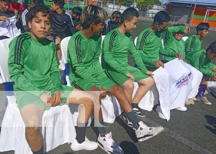 Foto: Entregan uniformes a consejos deportivos en Nicaragua / TN8