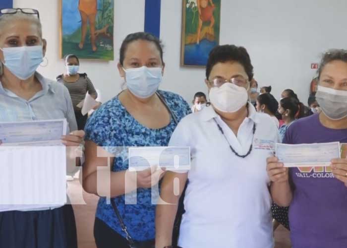 Foto: Entrega de Usura Cero para familias en Estelí / TN8