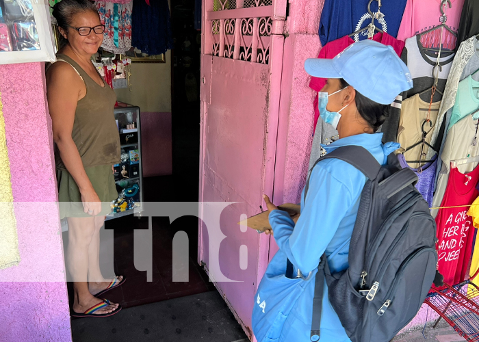 Foto: Aplicación de BTI en barrios de Managua / TN8