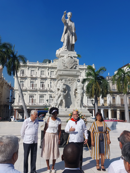Ofrenda Floral ante el Monumento al Héroe Nacional José Martí