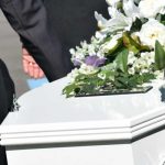 Fingió su muerte solo para saber quiénes llegarían en su verdadero funeral