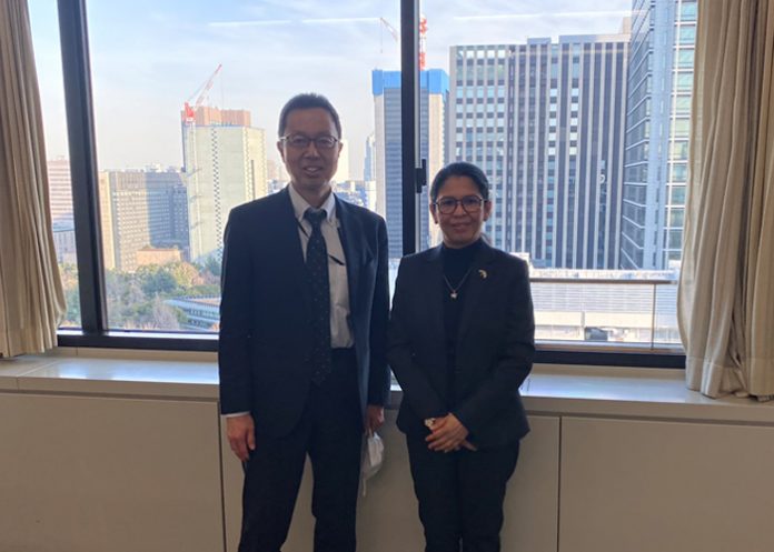 Embajadora de Nicaragua realiza visita al director del METI en Tokio