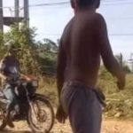 Video: niños botan a motociclista luego que le arrojaran el balón