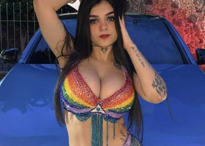 Karely Ruiz prende totalmente Instagram con sexys fotos