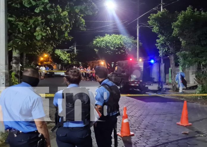 Foto: Policía investiga el hallazgo de una persona fallecida dentro de su vivienda en el barrio la fuente, en Managua / TN8