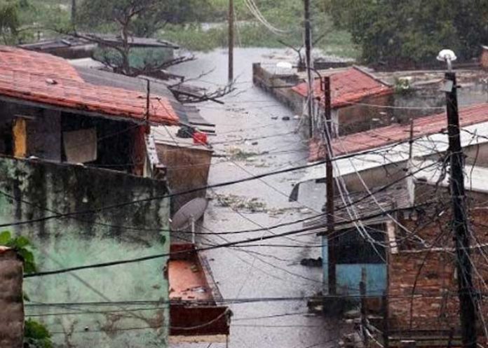 Asciende a 800 damnificados por potentes lluvias en Paraguay