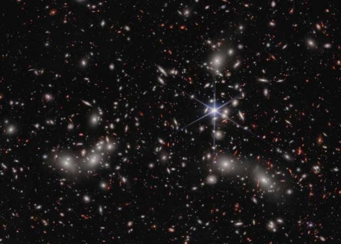 Famoso telescopio James Webb de la NASA continúa explorando misteriosas galaxias
