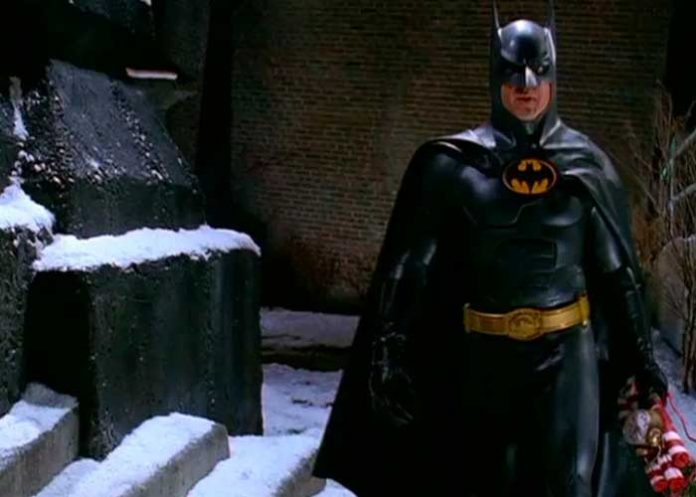 Michael Keaton regresa como Batman 