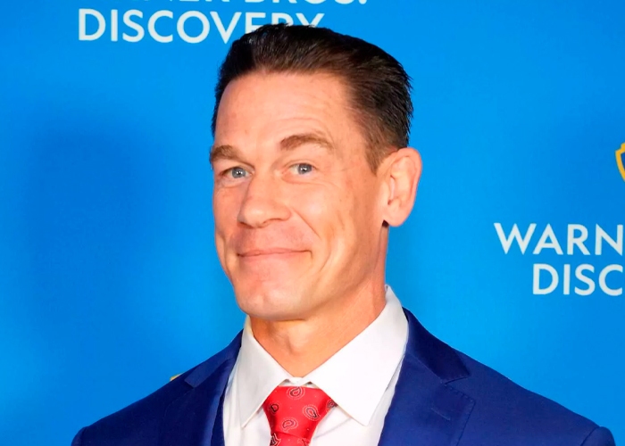 ¡Qué diva! Fotografían a John Cena con falda y tacones