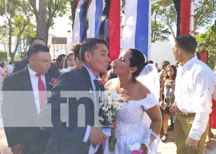 263 parejas contraen matrimonio en Nicaragua en un acto muy singular