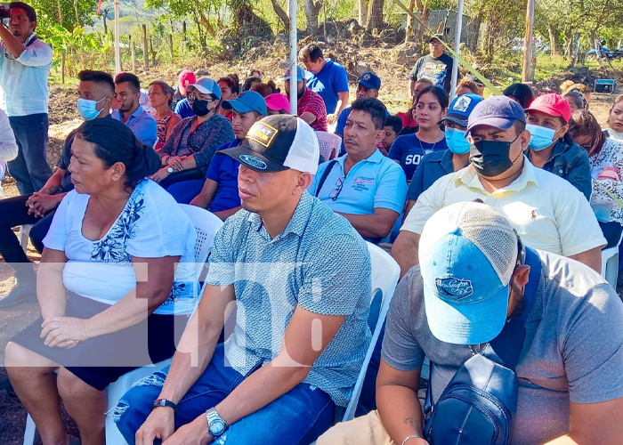 Entregan a familias de Boaco 50 lotes de terrenos