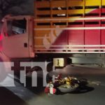 Foto: Motociclista se salva de ser aplastado por un camión en la cuesta El Plomo / TN8