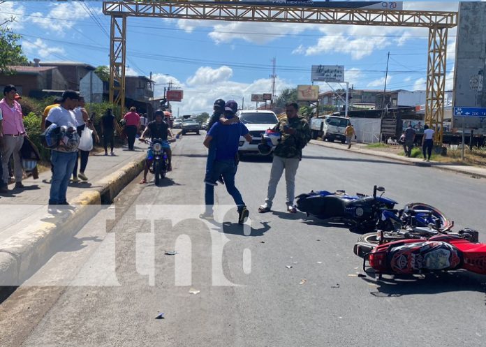 Foto: Dos menores sufren golpes tras el choque entre dos motocicletas en Juigalpa, Chontales / TN8