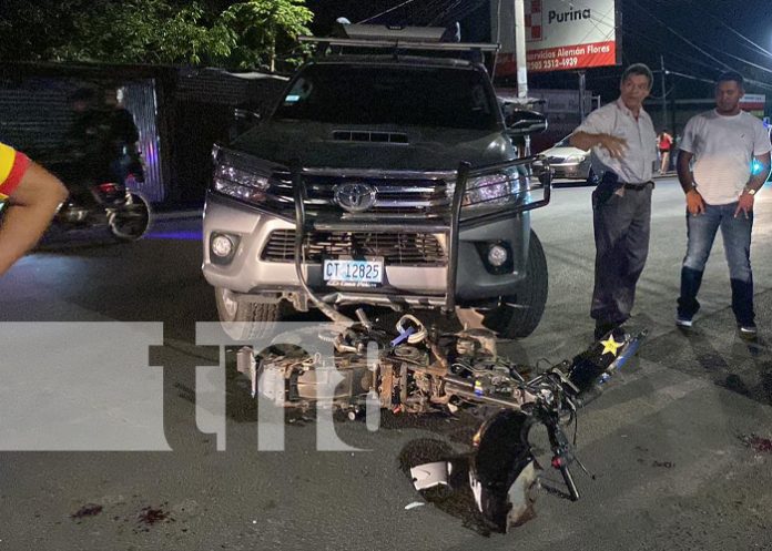 Foto: Colisión entre una motocicleta y una camioneta deja dos lesionados en Juigalpa / TN8