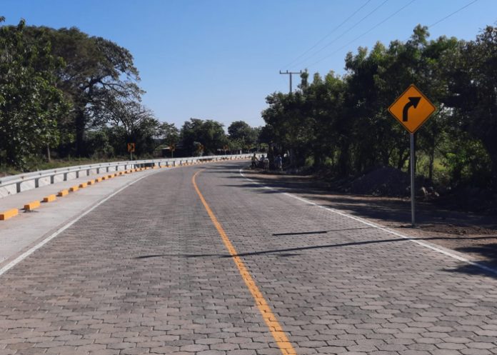 MTI inaugura construcción de un tramo de carretera en Chinandega