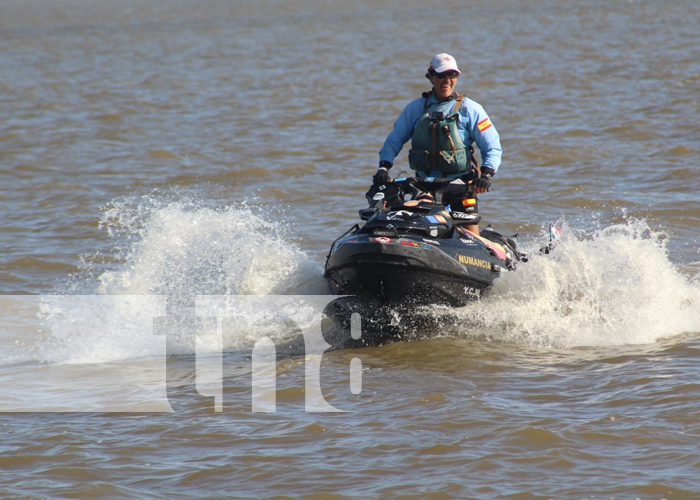 Español que recorre el mundo en su moto acuática llegó a Bluefields