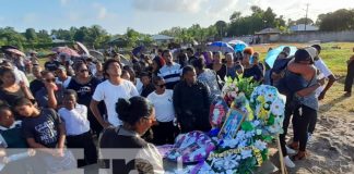 Angustia y dolor en funeral de joven asesinada presuntamente por su ex padrastro