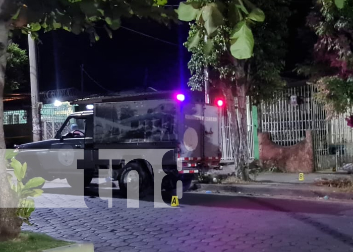 Foto: Policía investiga el hallazgo de una persona fallecida dentro de su vivienda en el barrio la fuente, en Managua / TN8