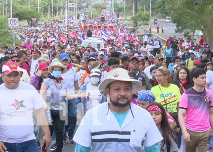 Foto: Nicaragüenses celebran nuevas victorias con multitudinaria caminata / TN8