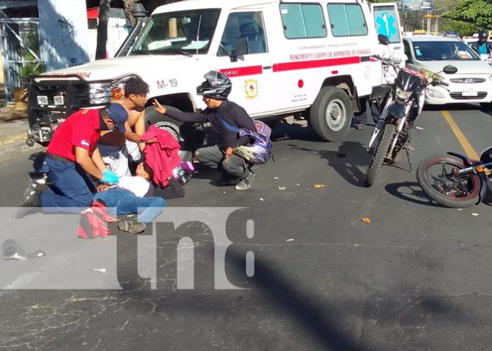 Motociclista termina con fractura luego de un accidente de tránsito en Bolonia, Managua