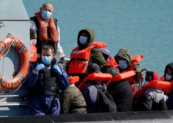 Gran despliegue para vigilar los barcos de migrantes en el canal de la Mancha