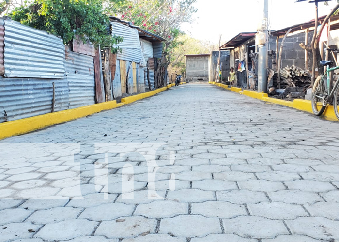En Nandaime entregan 200 metros lineales de adoquinado en barrio 19 de julio